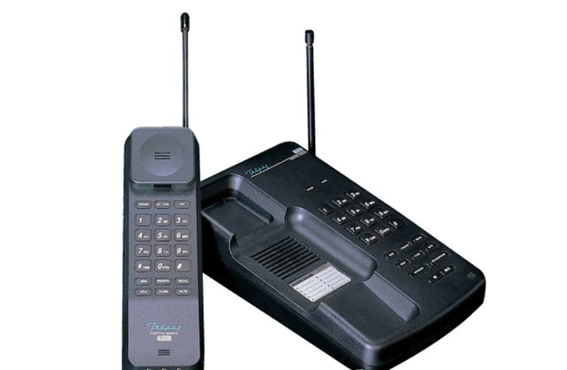 900 MHz phone