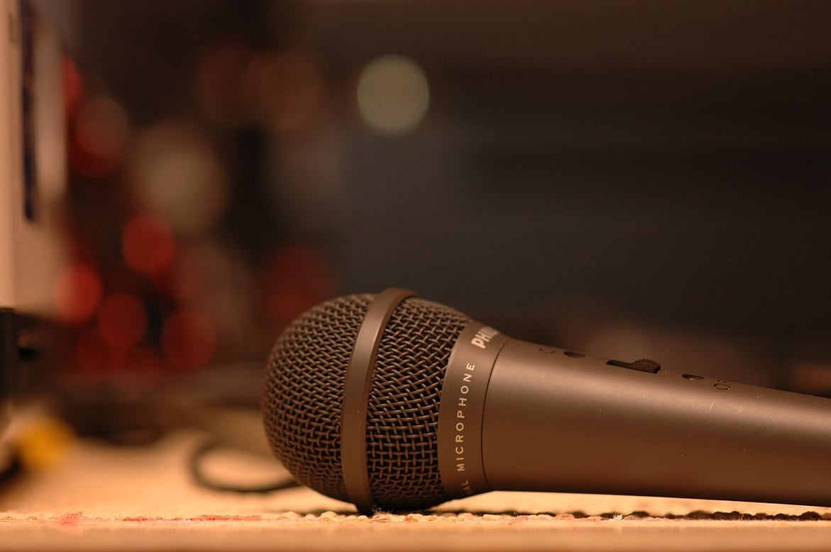 using-wireless-mic-1.jpg